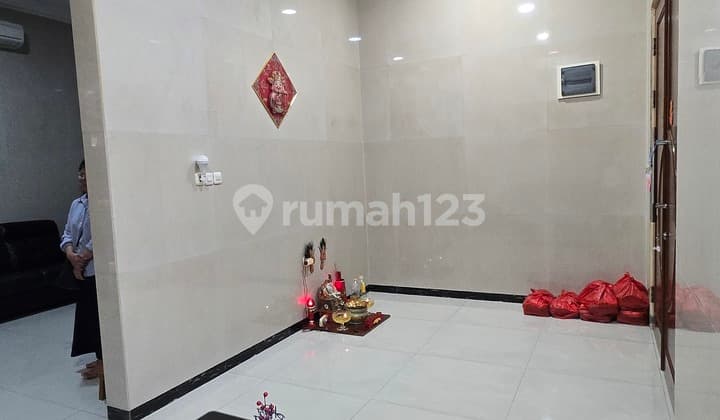 Rumah 3 Lantai, Cantik, Mewah, Muara Karang Blok 2 Dekat Akses Tol, Mall, Rs, Pasar, Sekolah