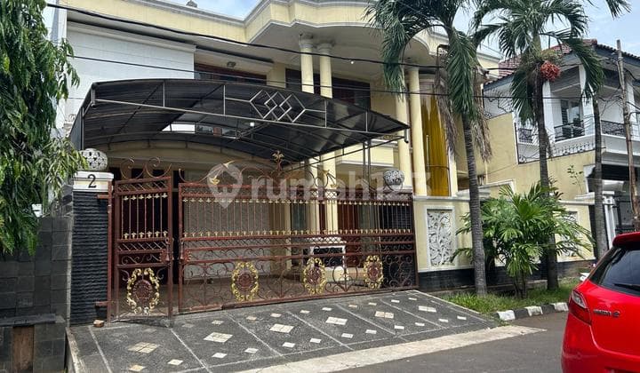Rumah Mewah Strategis di Komplek Elite Jaka Permai Bekasi Barat.
