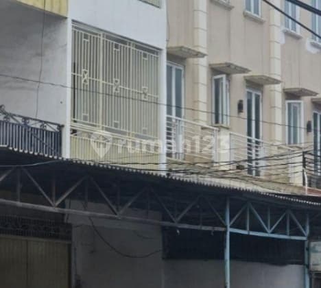 Disewakan Ruko 3 lantai di harapan indah, kota bekas