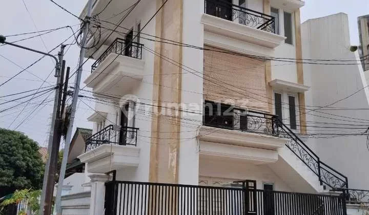 Rumah Bagus 3 Lantai Bebas Banjir Siap Huni di Kelapa Gading Jakarta Utara