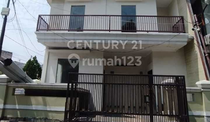 Rumah Hook 2 Lantai di Bulevar Hijau Kota Harapan Indah, Bekasi