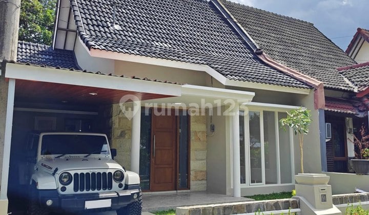 Rumah Cantik Modern Dalam Perumahan Dekat Sekolah Al-Azhar dan Kampus UGM