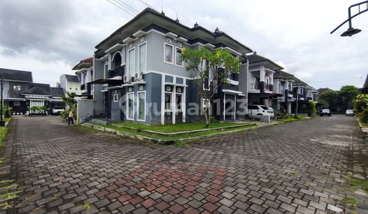DIJUAL RUMAH MEWAH DALAM PERUMAHAN ONE GATE DI CONDONGCATUR, DEKAT UGM