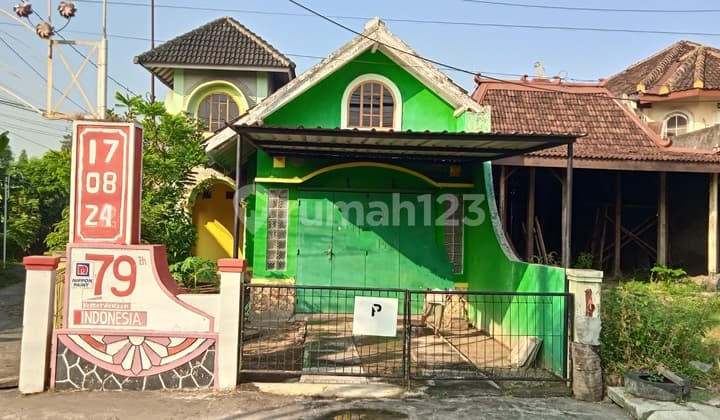 RUMAH CANTIK KLASIK POSISI HOOK STRATEGIS MURAH DEKAT JL PARIS