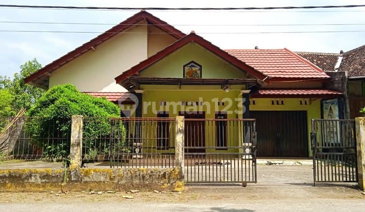 RUMAH SECONDARY LUAS BISA JADI KANTOR JALUR KE BANDARA NYIA JOGJA