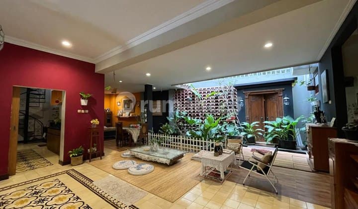 CLASSIC MODERN LUXURY HOUSE IN THE CITY CENTER NEAR GODEAN JOGJA