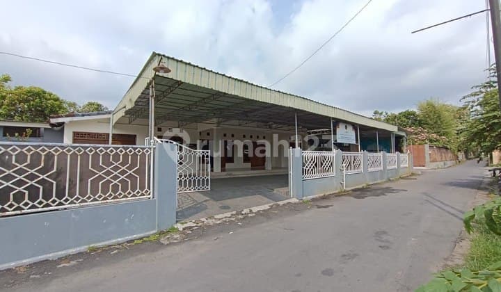 For Rent Large & Spacious House Strategically Located on Godean Street Km 7 Sidoarum