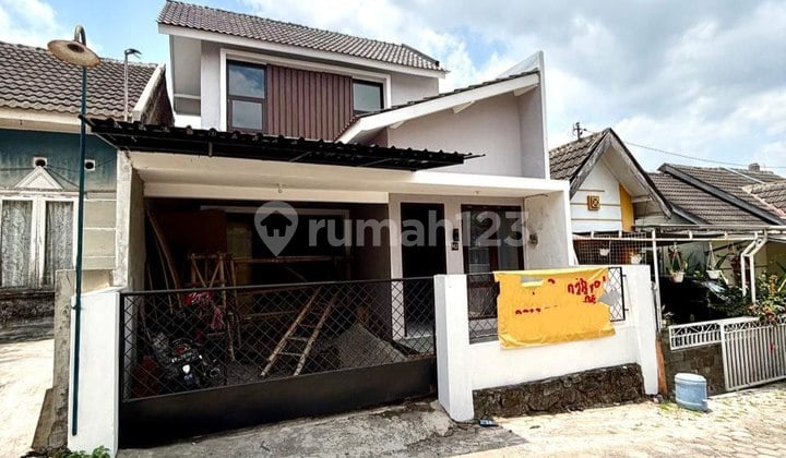 Rumah Modern Minimslis 2 Lantai Cantik Siap Huni Berbah Sleman