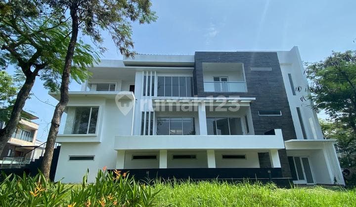 Rumah Huk Scarlet The Springs Summarecon Serpong