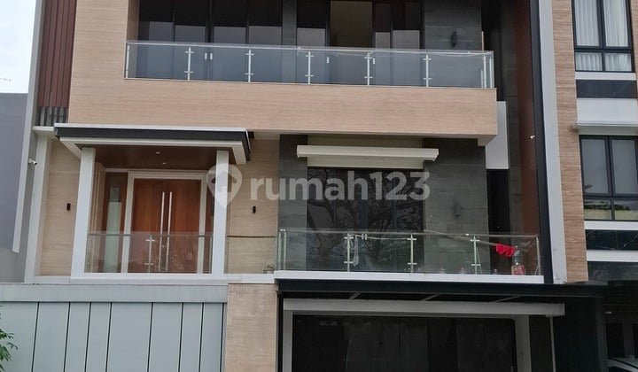 Rumah View Clubhouse Scarlet The.spring Summarecon Gading Serpong