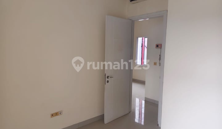 Disewa Rumah 10X25 Green Lake City Siap Huni