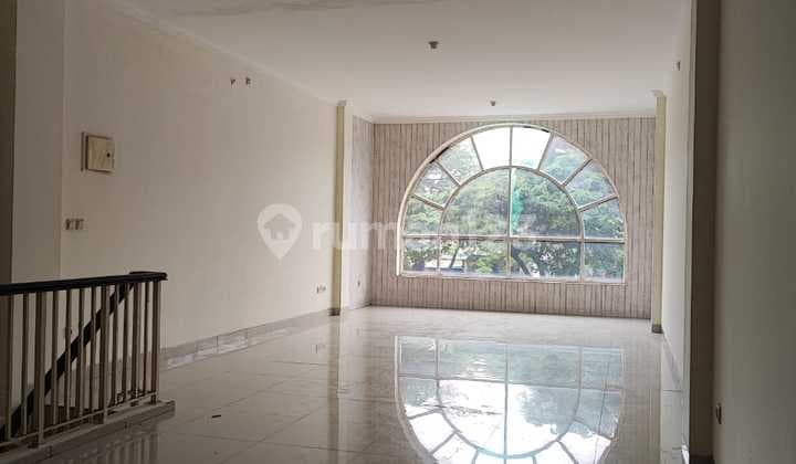 Disewa Ruko Hadap Jalan Raya Green Lake City Cocok untuk Usaha
