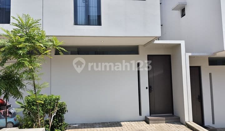 Beli Rumah Rapih Sudah Furnished Ditengah Kota