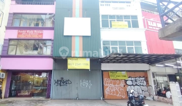 For sale: 2 linked strategic shophouses on Jalan Raya Serpong, near the pedestrian bridge opposite the Less Belles Maison housing complex.