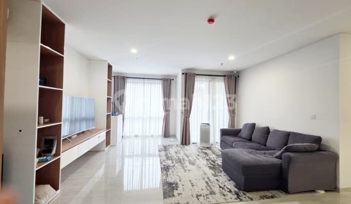 For sale fast strategic downtown apartment LLOYD type 2 BR Alam Sutera