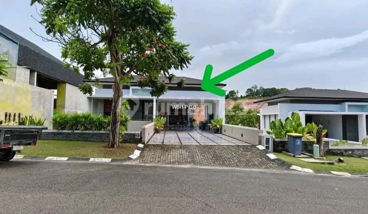 Dijual Rumah Mewah 2 Lantai Full Furnished di Grand Summit Batam.