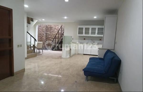 Rumah 2.Lantai Kondisi Siap Huni di Lippo Karawaci. Tangerang