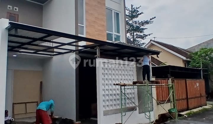 Rumah 2 Lantai Lokasi Strategis di Gentan Solo