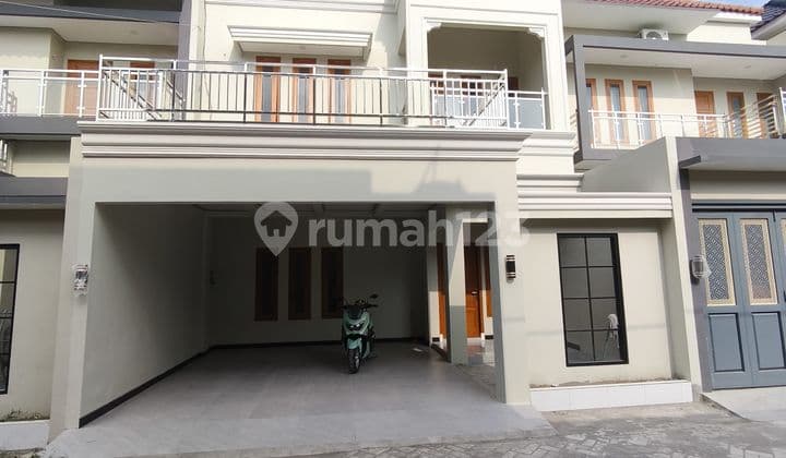Rumah 2 Lantai Lokasi Strategis Deket Rumah Sakit Dr Oen Solo Baru