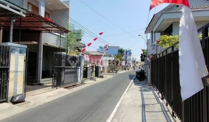 Jualan Rumah 2,5 Lantai Lokasi Strategis Deket Pusat Belanja Solo