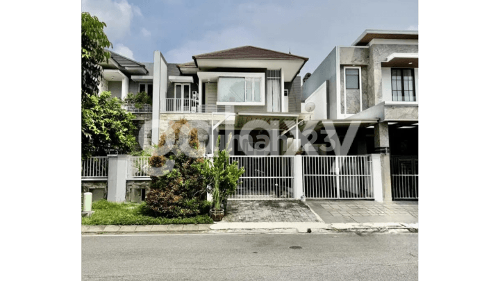 Rumah Minimalis Modern di Jalan Boulevard Royal Residence, Surabaya Barat