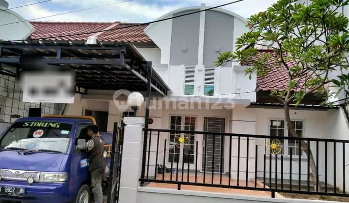 Rumah di Sewakan Cluster di Boulevard Hijau Harapan Indah,. Bekasi