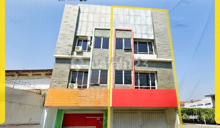 Disewakan Ruko 3 lantai di Jl Ronggowarsito banjarsari