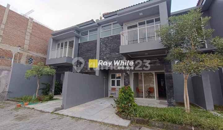 Rumah Baru Di Perumahan Strategis Pucang Sawit