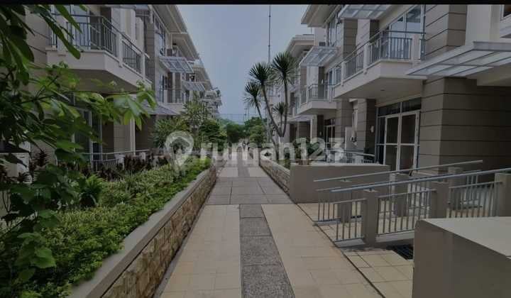Dijual Town House C B D Pluit(Di Dalam Emporium Pluit)