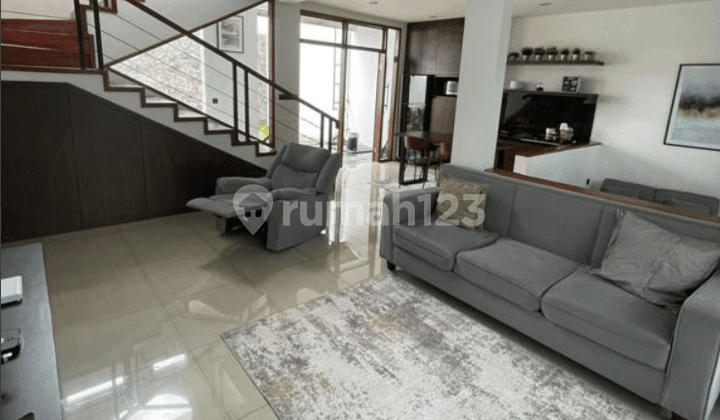 Dijual Rumah Dekat Tol Pasteur Komplek Elite Setra Duta, Bandung