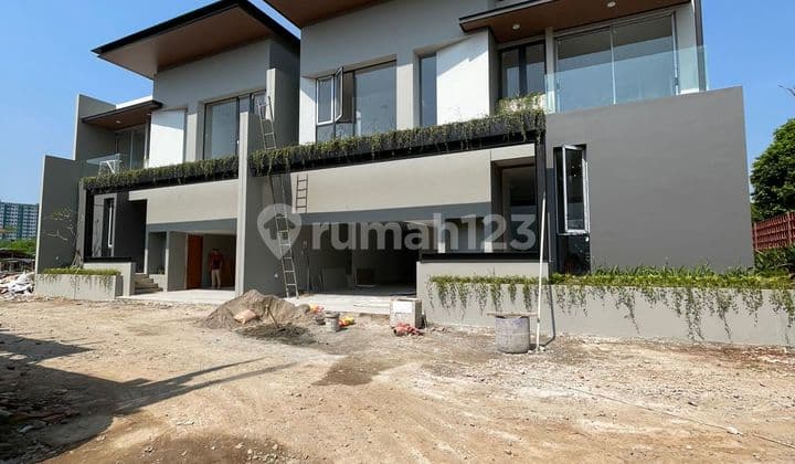 Dijual Murah Rumah Mewah Baru Jadi Di Cilandak Jakarta Selatan, 5 Menit Ke Pintu Tol, 5 Menit Ke Mall, Scurity 24 Jam, Ada Kolam Renang, Jalan Lebar, Lokasi Tenang Dan Tidak Banjir