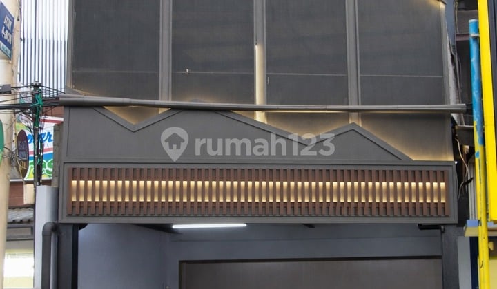 Rumah Toko 3 Lantai di Kawasan Komersial Terusan Jalan Jakarta