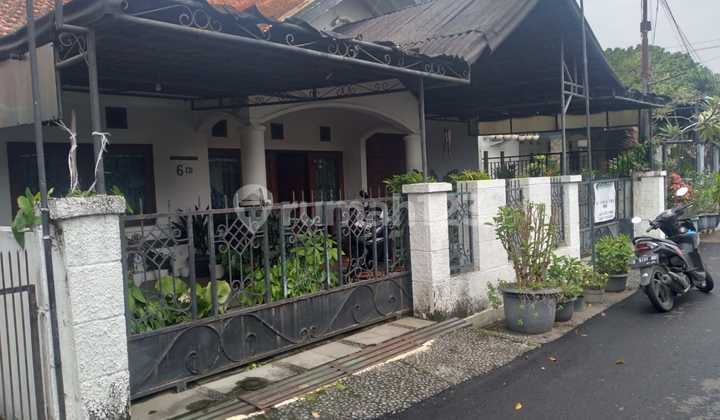 Rumah Keluarga Menawan di Sanggar Kencana Bandung