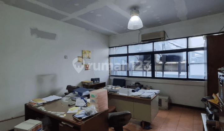 For Sale, Fatmawati Area, 3.5-Story Linked Shophouse, Near MRT Station