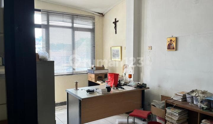 Disewakan Ruang usaha di Pasteur. Jalan Cemara Bandung Utara kawasan Prestige dan lingkungan yang asri cocok untuk kantor konsultan, Kantor dan Home Office