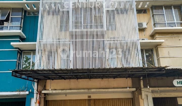 Disewakan Ruko 3 Lantai di Pinggir Jalan Harapan Indah 2 Bekasi