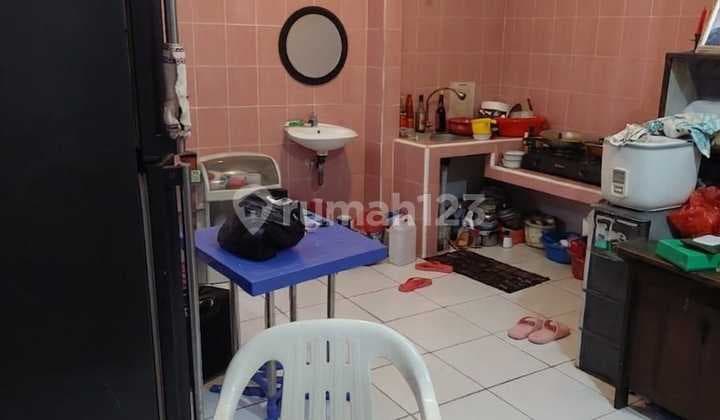 Target in a Crowded Location, Angke Jaya Duck Market, West Jakarta