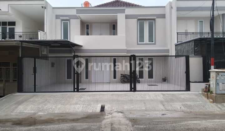 Rumah Besar Bagus Nyaman Siap Huni di Taman Modern Jakarta