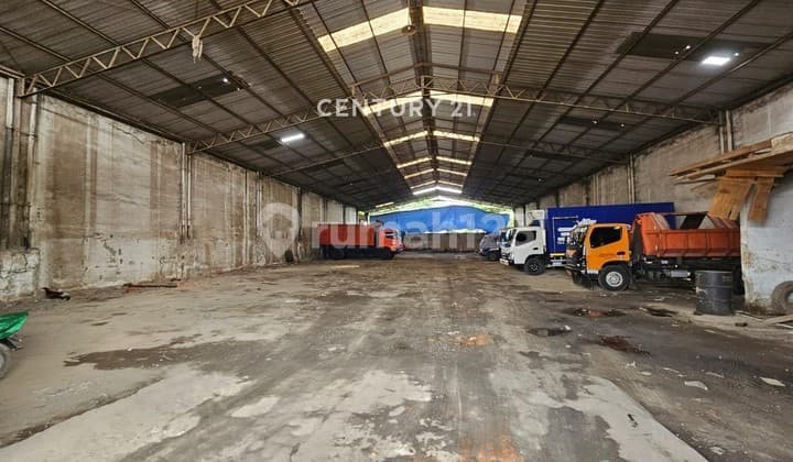 Warehouse Strategic Location Easy Access to 3 Toll Gates in Narogong