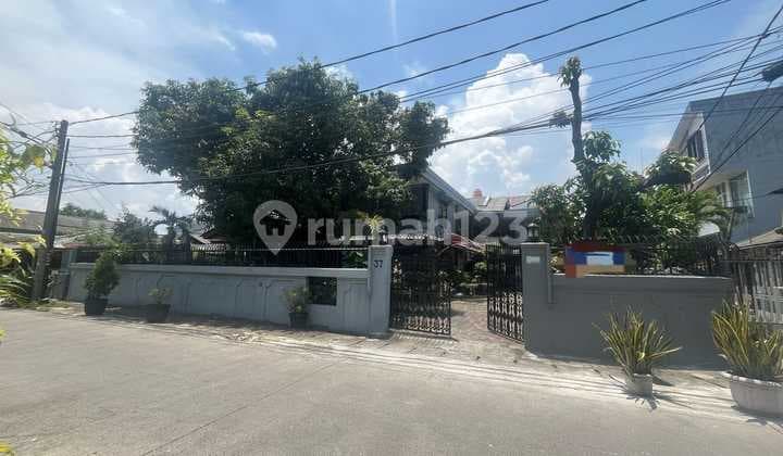 Rumah Hook Bonus Kamar Kost Strategis di Koja Jakarta