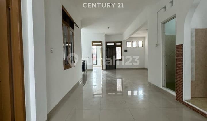 Rumah dengan Semi Furnished Siap Huni di Metland Menteng Cakung