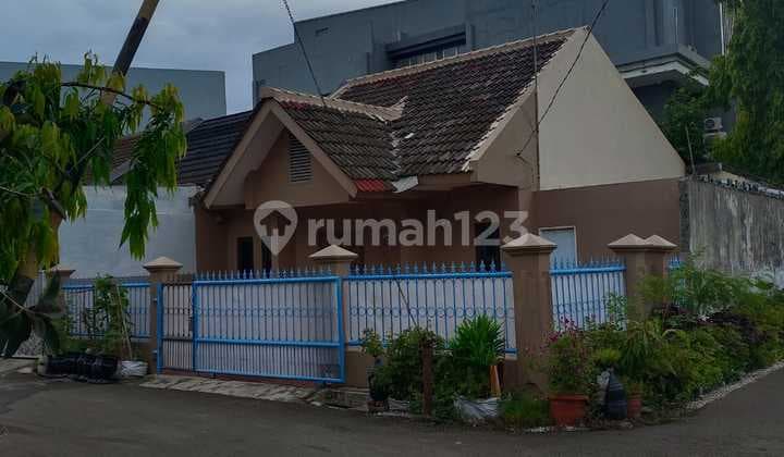 Rumah Hook Siap Huni Dekat Stasiun di Pulo Gebang Permai Jakarta