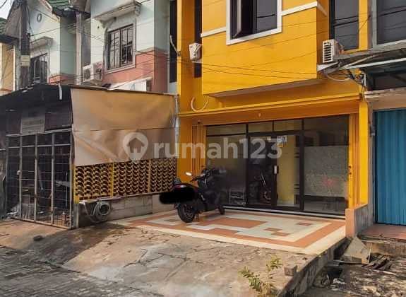 Strategic Shop House Suitable for Office and Residence in Pejuang Bekasi