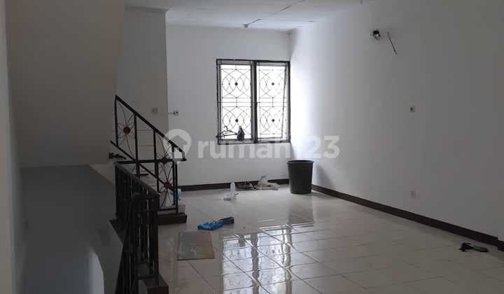 2.5 Story Shophouse Ready to Use, Strategically Located in Boulevard Hijau Bekasi