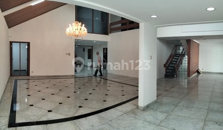 Blok M Boleh Buat Kantor, Parkir Luas, Ruangan Plong