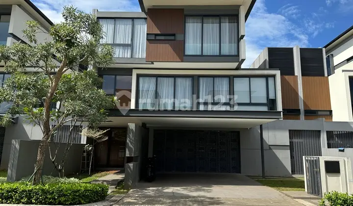 For Sale Luxury House with Private Pool in Navapark, Lyndon Cluster, BSD City