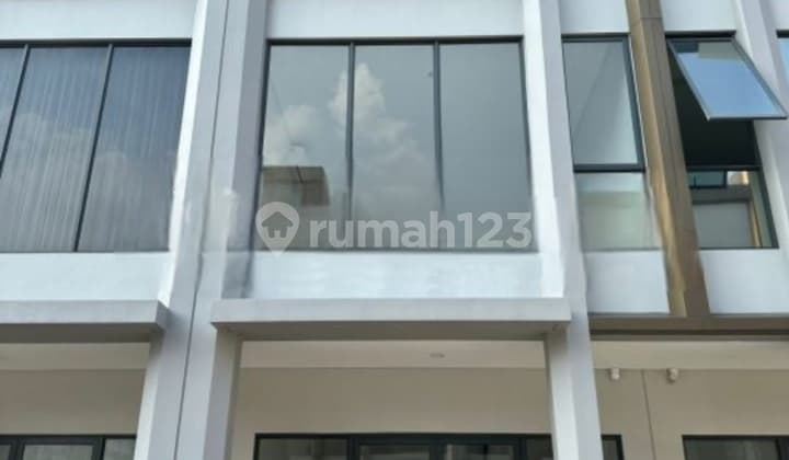 For Rent Bustling Shop House in Maggiore Junction, Gading Serpong