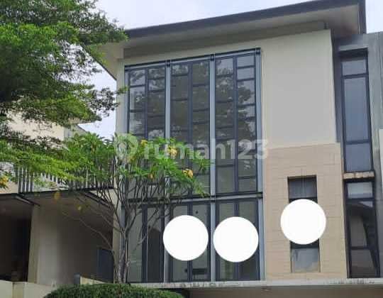 Disewakan Rumah Mewah di Cluster Lancewood, Navapark, Bsd City
