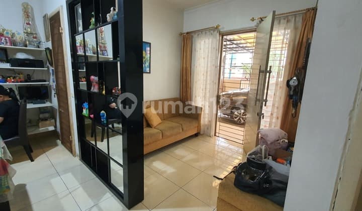 Nice 8 X18 House in a Safe Neighborhood