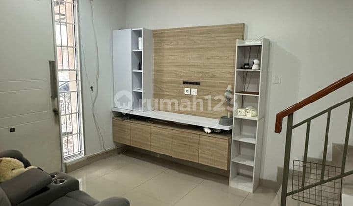 Dijual Rumah Furnished 2Lantai di Malibu Village Langsung Siap Huni
